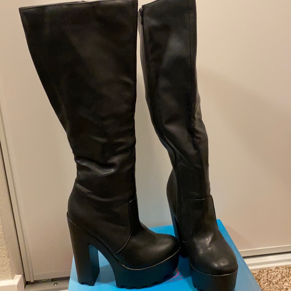 Heel boots